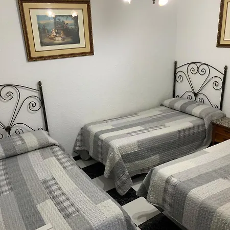 El Emigrante Konukevi Dos Hermanas