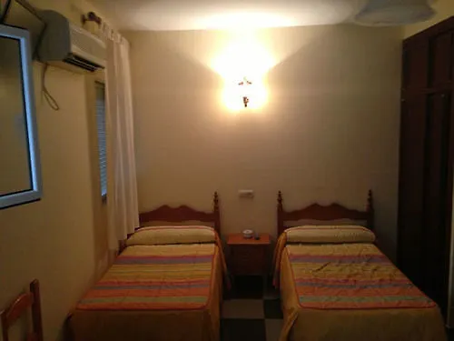 El Emigrante Konukevi Dos Hermanas