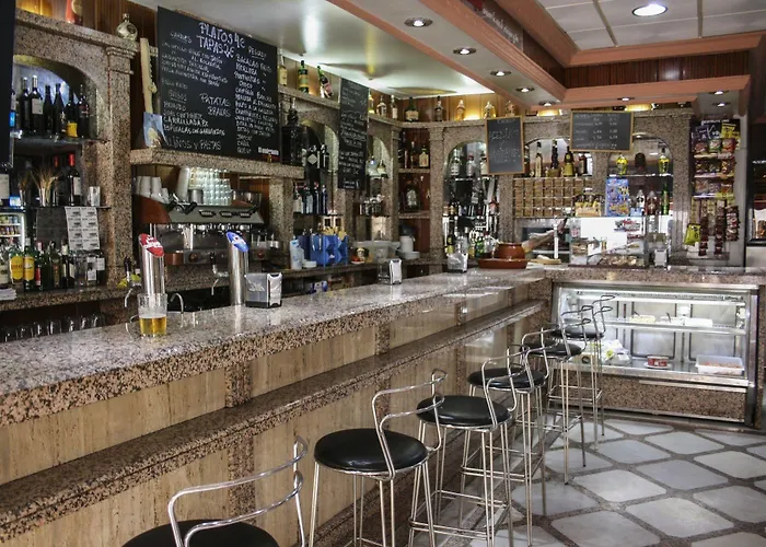 El Emigrante Konukevi Dos Hermanas