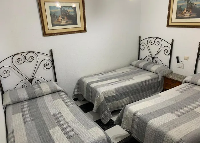 El Emigrante Konukevi Dos Hermanas