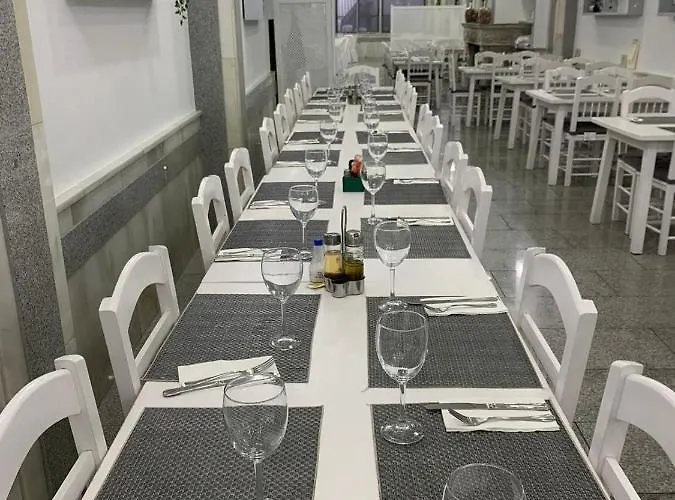 El Emigrante Konukevi Dos Hermanas