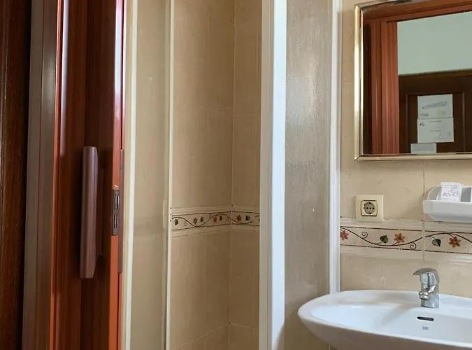 El Emigrante Konukevi Dos Hermanas